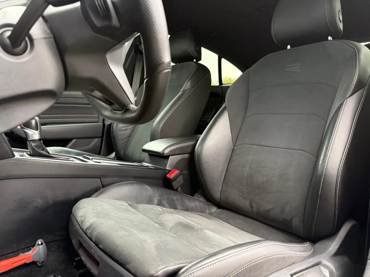 1.4 TSI eHybrid R-Line Business+ - Automaat - Winterpakket - Navi - Org.NL