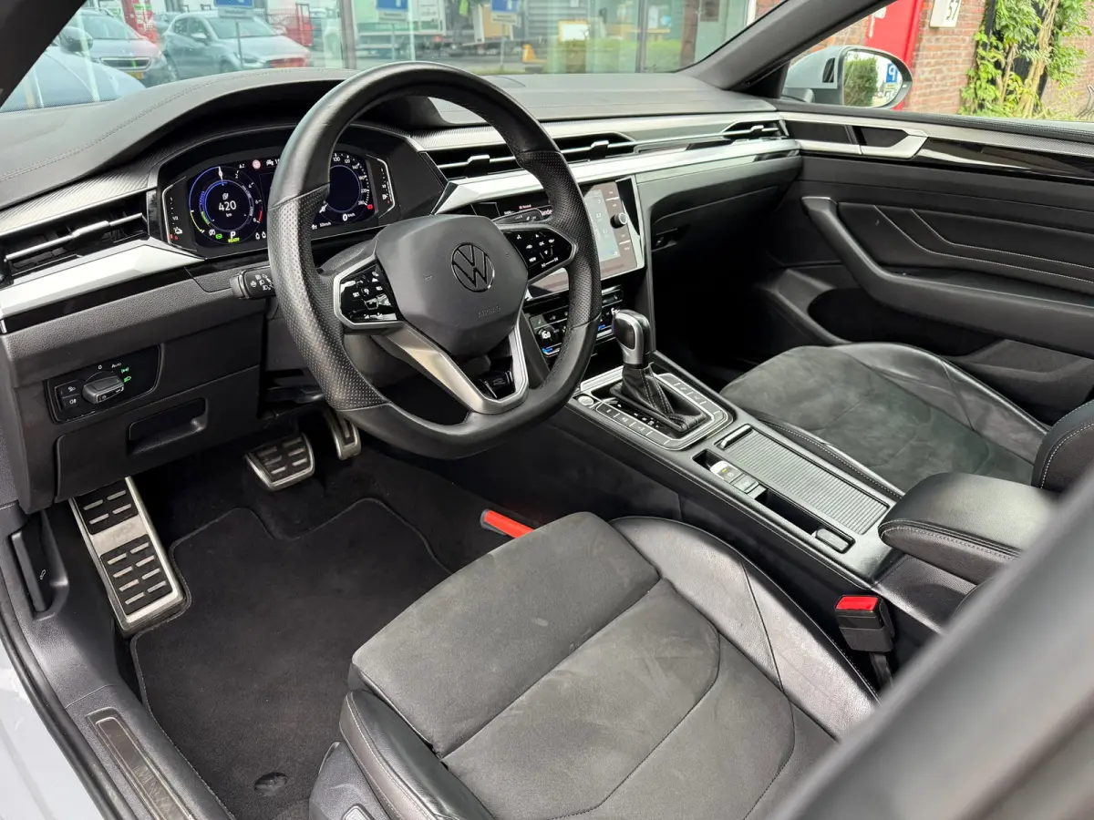 1.4 TSI eHybrid R-Line Business+ - Automaat - Winterpakket - Navi - Org.NL