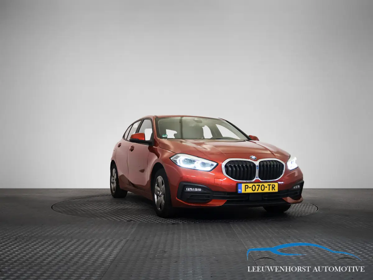 118i Business Edition, automaat, digit. dash, camera, 2x PDC, climate, cruise, NL-dealerauto