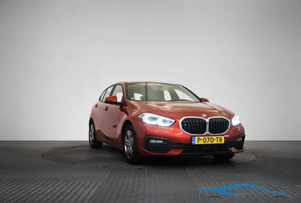 118i Business Edition, automaat, digit. dash, camera, 2x PDC, climate, cruise, NL-dealerauto