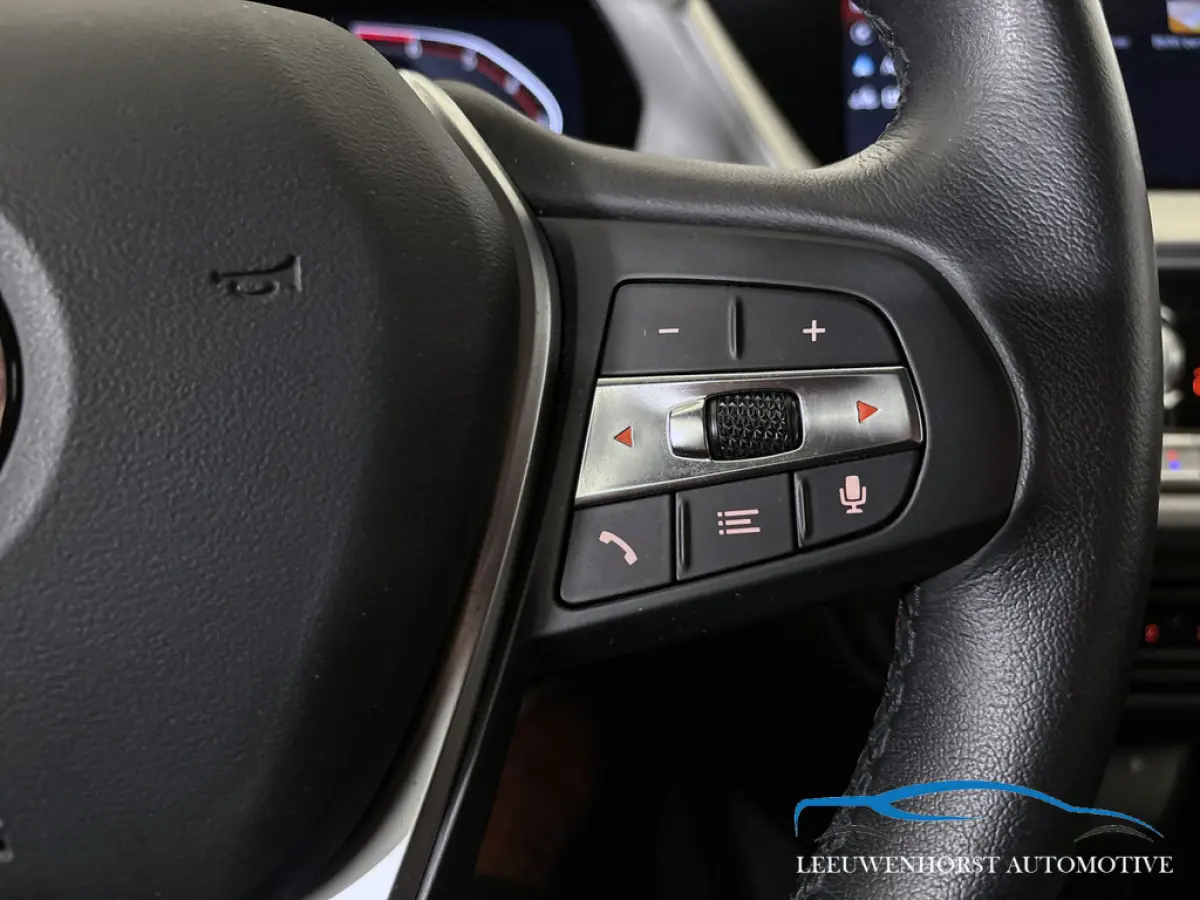 118i Business Edition, automaat, digit. dash, camera, 2x PDC, climate, cruise, NL-dealerauto