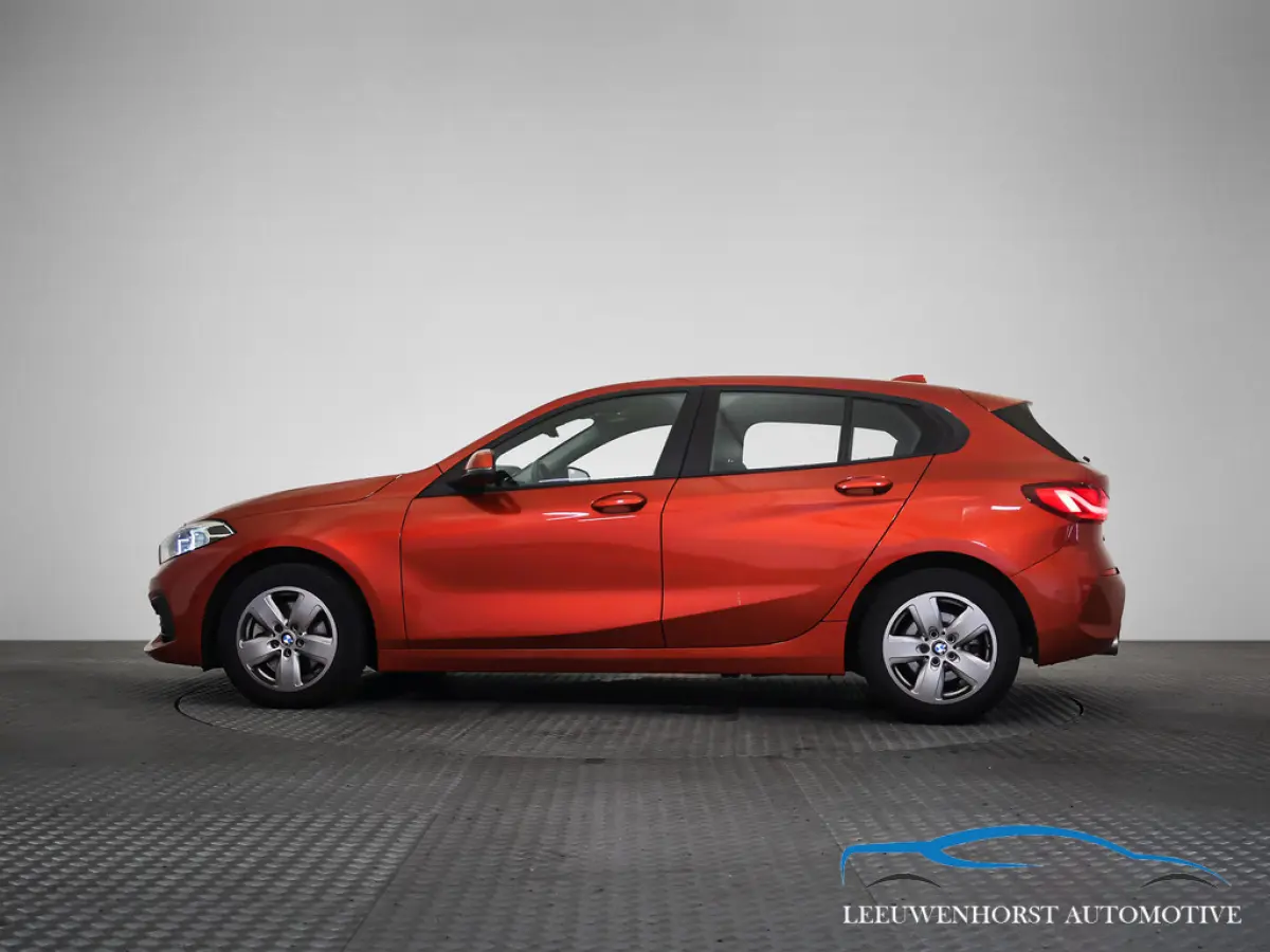 118i Business Edition, automaat, digit. dash, camera, 2x PDC, climate, cruise, NL-dealerauto
