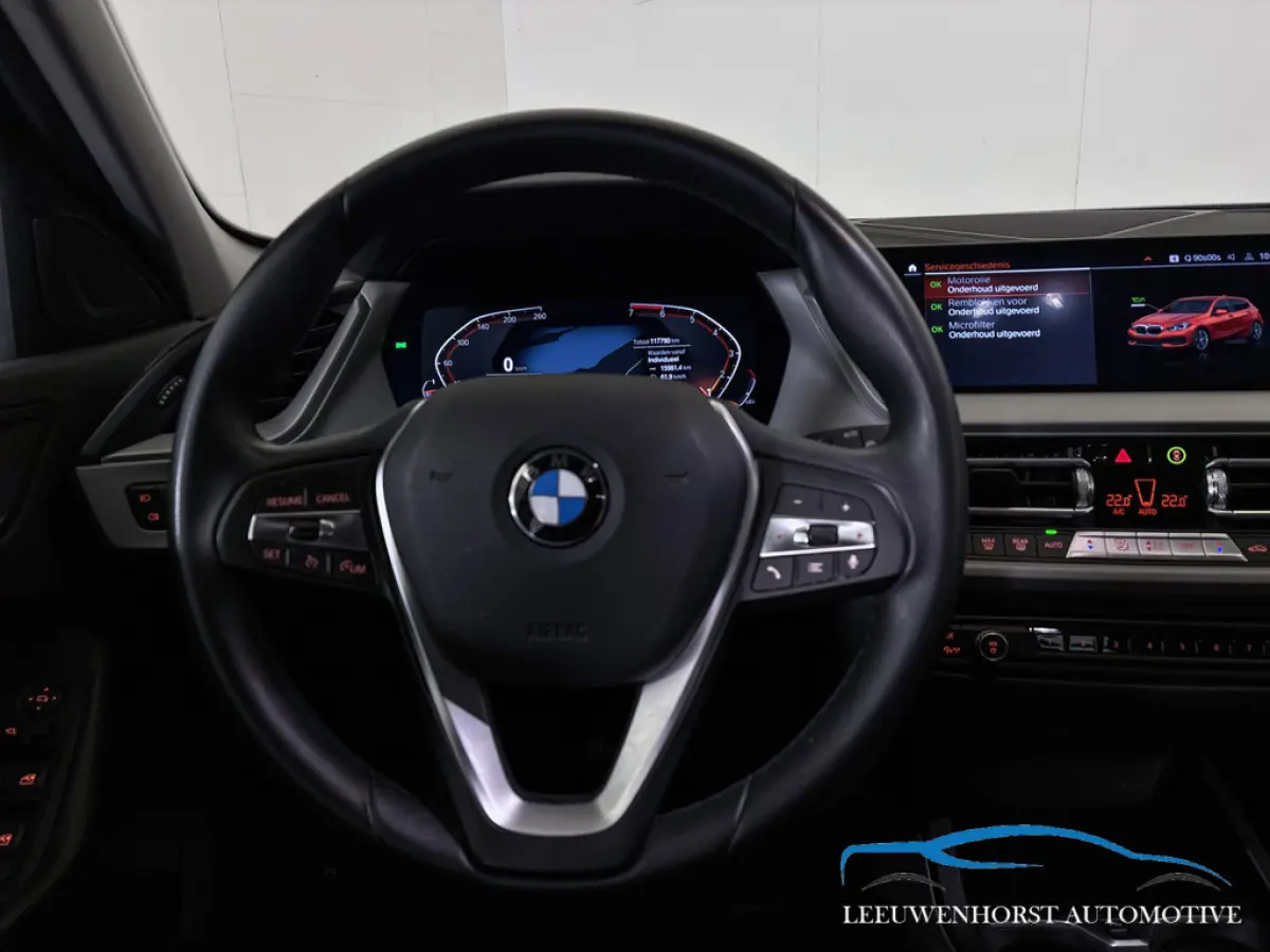 118i Business Edition, automaat, digit. dash, camera, 2x PDC, climate, cruise, NL-dealerauto