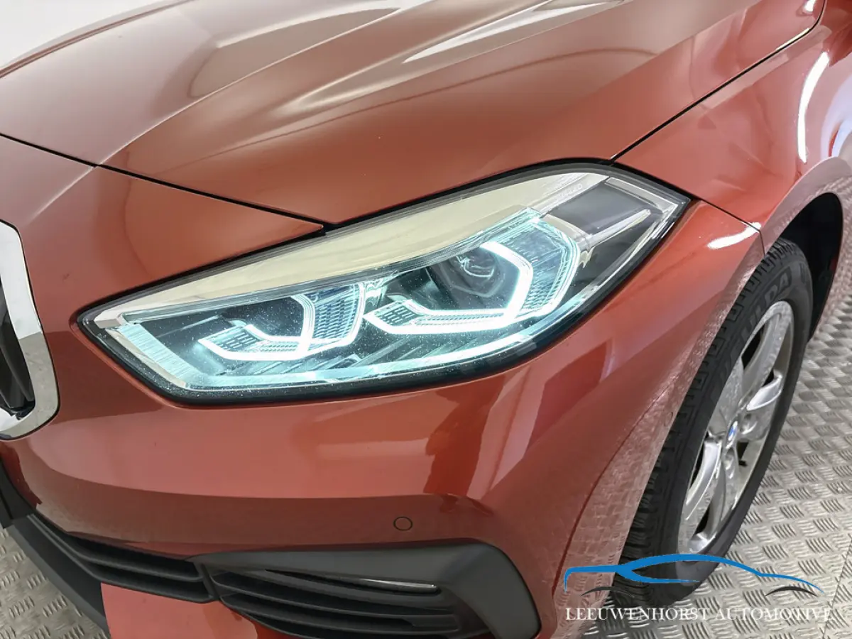 118i Business Edition, automaat, digit. dash, camera, 2x PDC, climate, cruise, NL-dealerauto