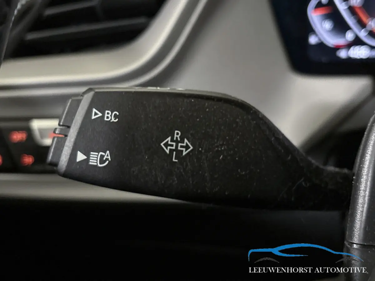 118i Business Edition, automaat, digit. dash, camera, 2x PDC, climate, cruise, NL-dealerauto