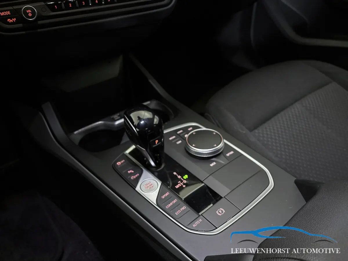 118i Business Edition, automaat, digit. dash, camera, 2x PDC, climate, cruise, NL-dealerauto