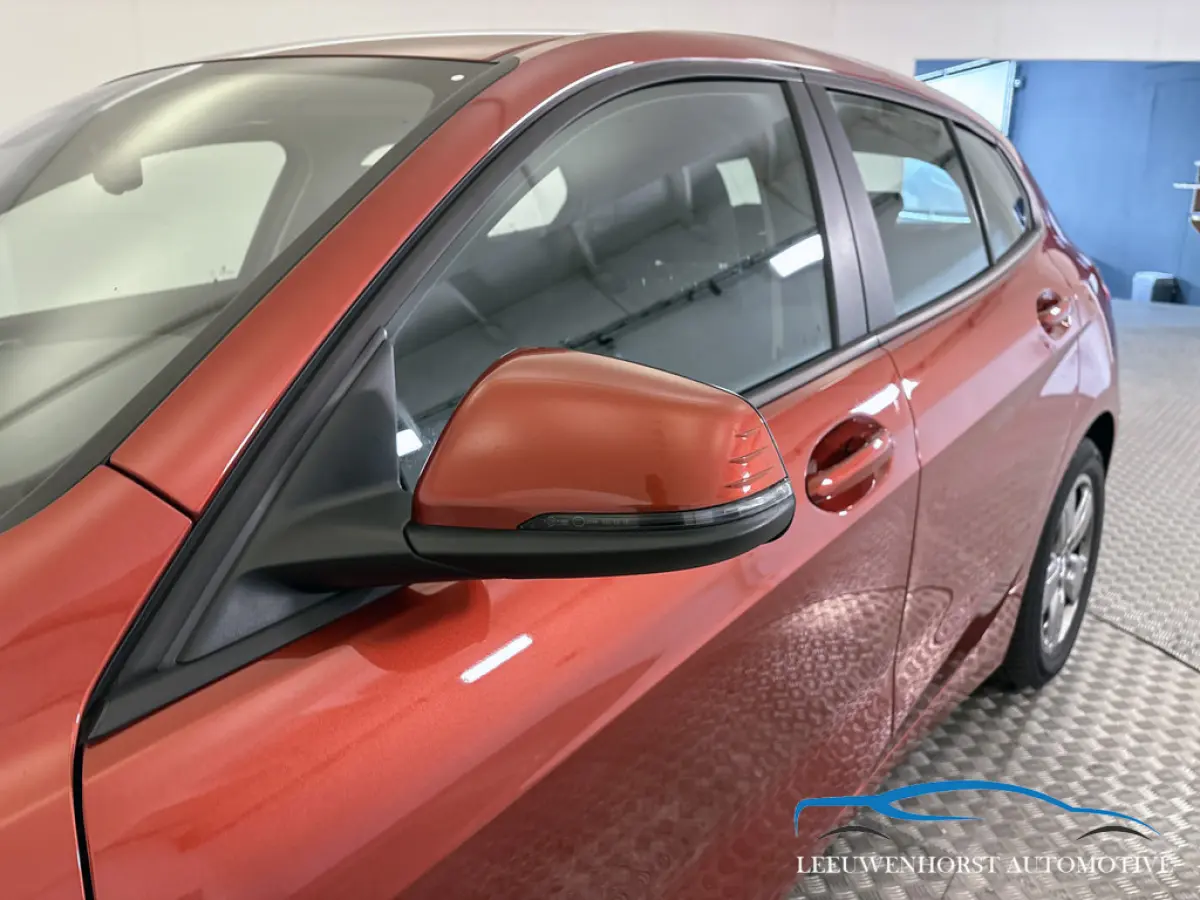 118i Business Edition, automaat, digit. dash, camera, 2x PDC, climate, cruise, NL-dealerauto