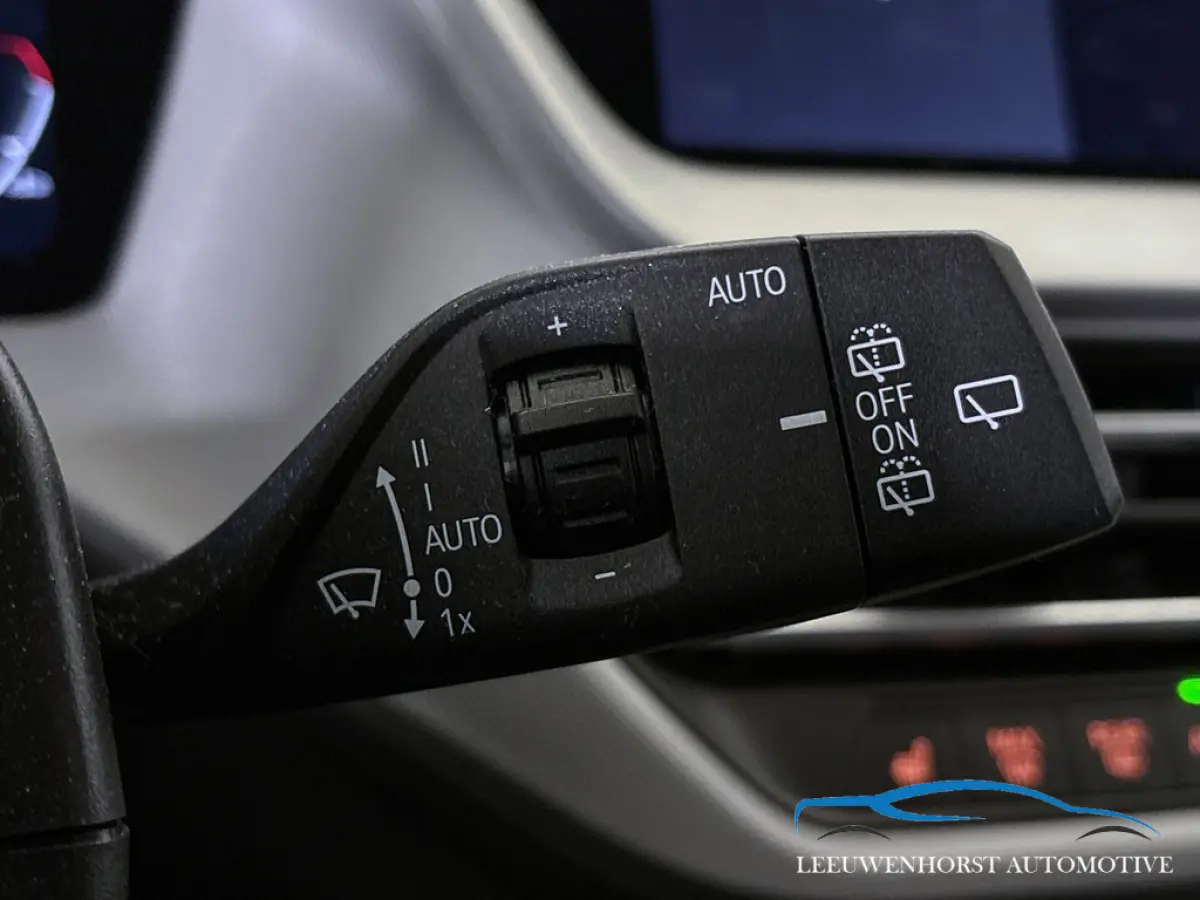 118i Business Edition, automaat, digit. dash, camera, 2x PDC, climate, cruise, NL-dealerauto