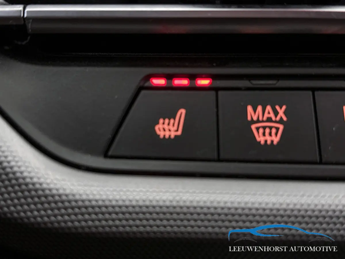 118i Business Edition, automaat, digit. dash, camera, 2x PDC, climate, cruise, NL-dealerauto