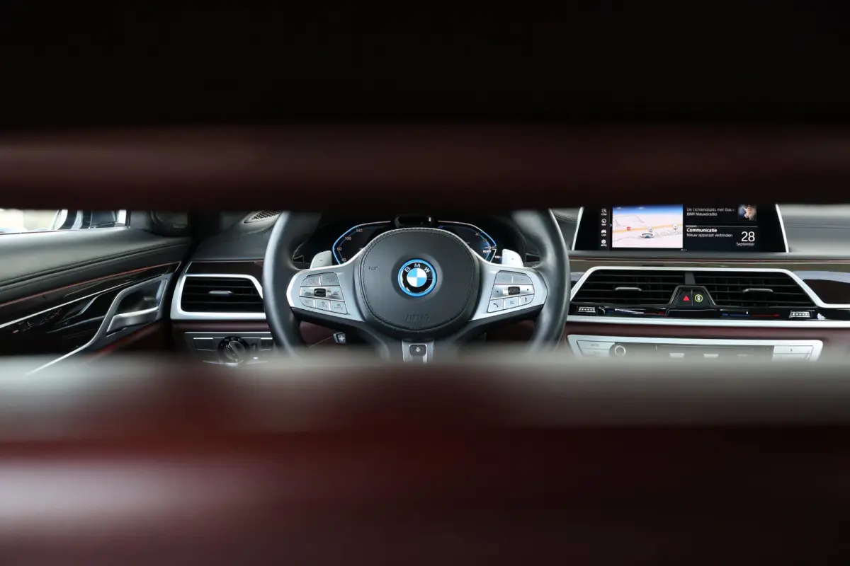 745e High Executive | SoH 92% | Schuif/Kantel Dak | Active Steering | Comforttoegang | Soft-Close | Driving Assistant Professional | Parking Assistant Plus | Harman Kardon | Head-Up |