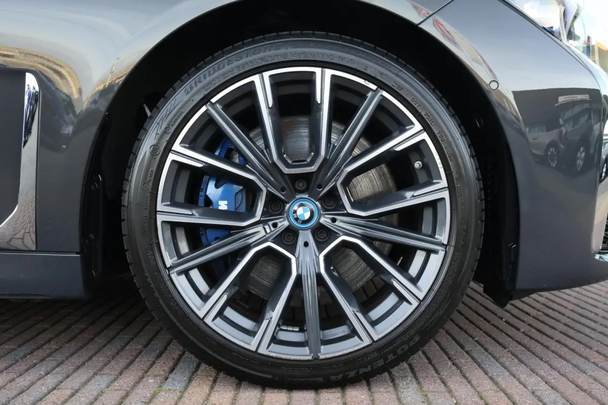 745e High Executive | SoH 92% | Schuif/Kantel Dak | Active Steering | Comforttoegang | Soft-Close | Driving Assistant Professional | Parking Assistant Plus | Harman Kardon | Head-Up |