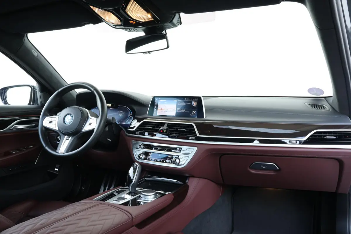 745e High Executive | SoH 92% | Schuif/Kantel Dak | Active Steering | Comforttoegang | Soft-Close | Driving Assistant Professional | Parking Assistant Plus | Harman Kardon | Head-Up |