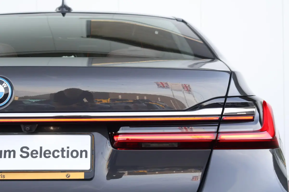 745e High Executive | SoH 92% | Schuif/Kantel Dak | Active Steering | Comforttoegang | Soft-Close | Driving Assistant Professional | Parking Assistant Plus | Harman Kardon | Head-Up |