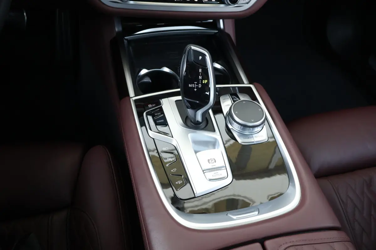 745e High Executive | SoH 92% | Schuif/Kantel Dak | Active Steering | Comforttoegang | Soft-Close | Driving Assistant Professional | Parking Assistant Plus | Harman Kardon | Head-Up |