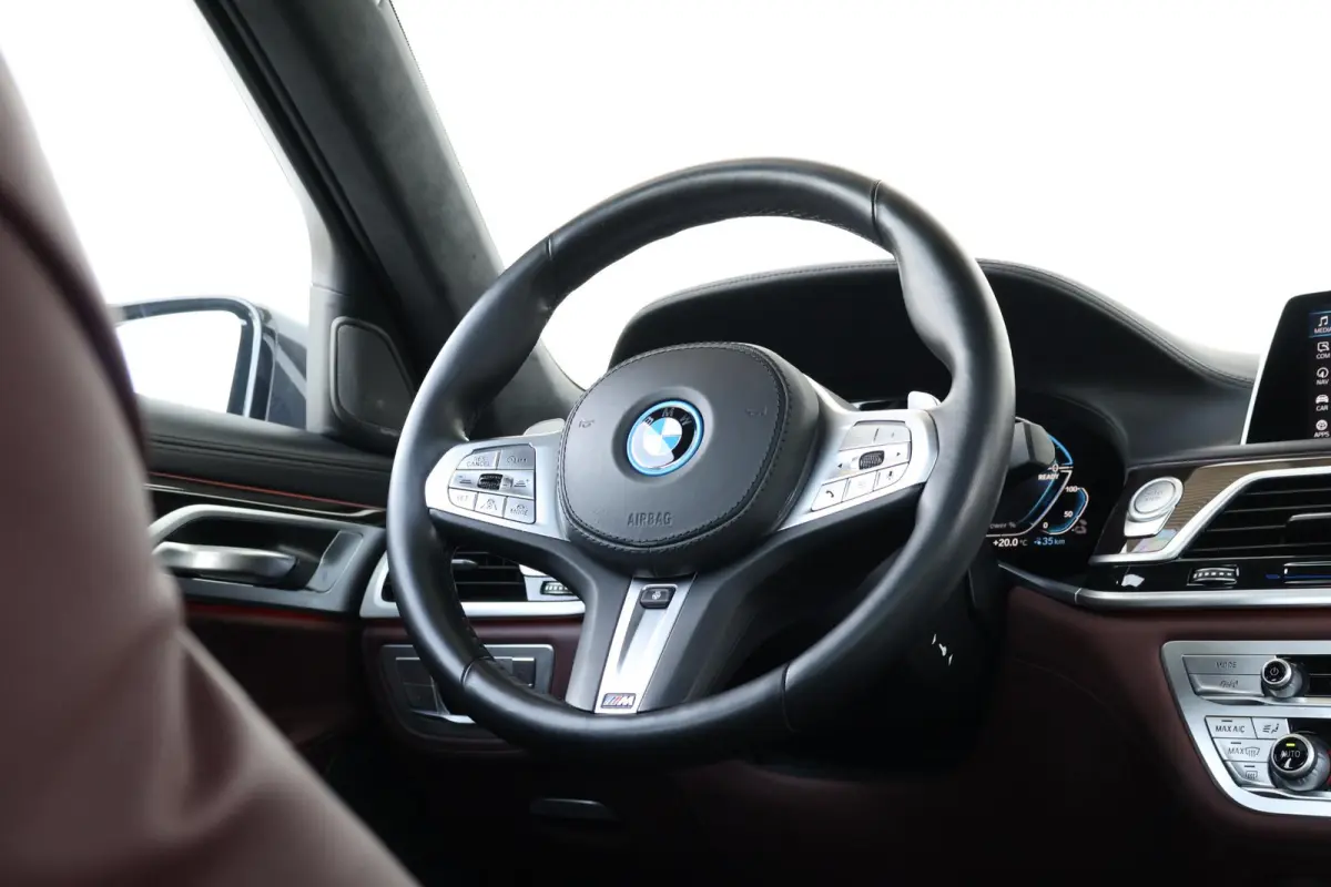 745e High Executive | SoH 92% | Schuif/Kantel Dak | Active Steering | Comforttoegang | Soft-Close | Driving Assistant Professional | Parking Assistant Plus | Harman Kardon | Head-Up |