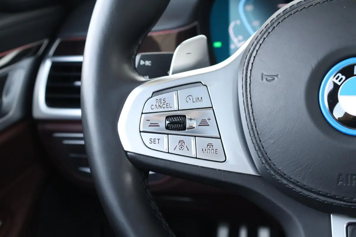 745e High Executive | SoH 92% | Schuif/Kantel Dak | Active Steering | Comforttoegang | Soft-Close | Driving Assistant Professional | Parking Assistant Plus | Harman Kardon | Head-Up |