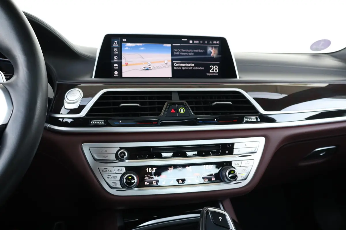 745e High Executive | SoH 92% | Schuif/Kantel Dak | Active Steering | Comforttoegang | Soft-Close | Driving Assistant Professional | Parking Assistant Plus | Harman Kardon | Head-Up |