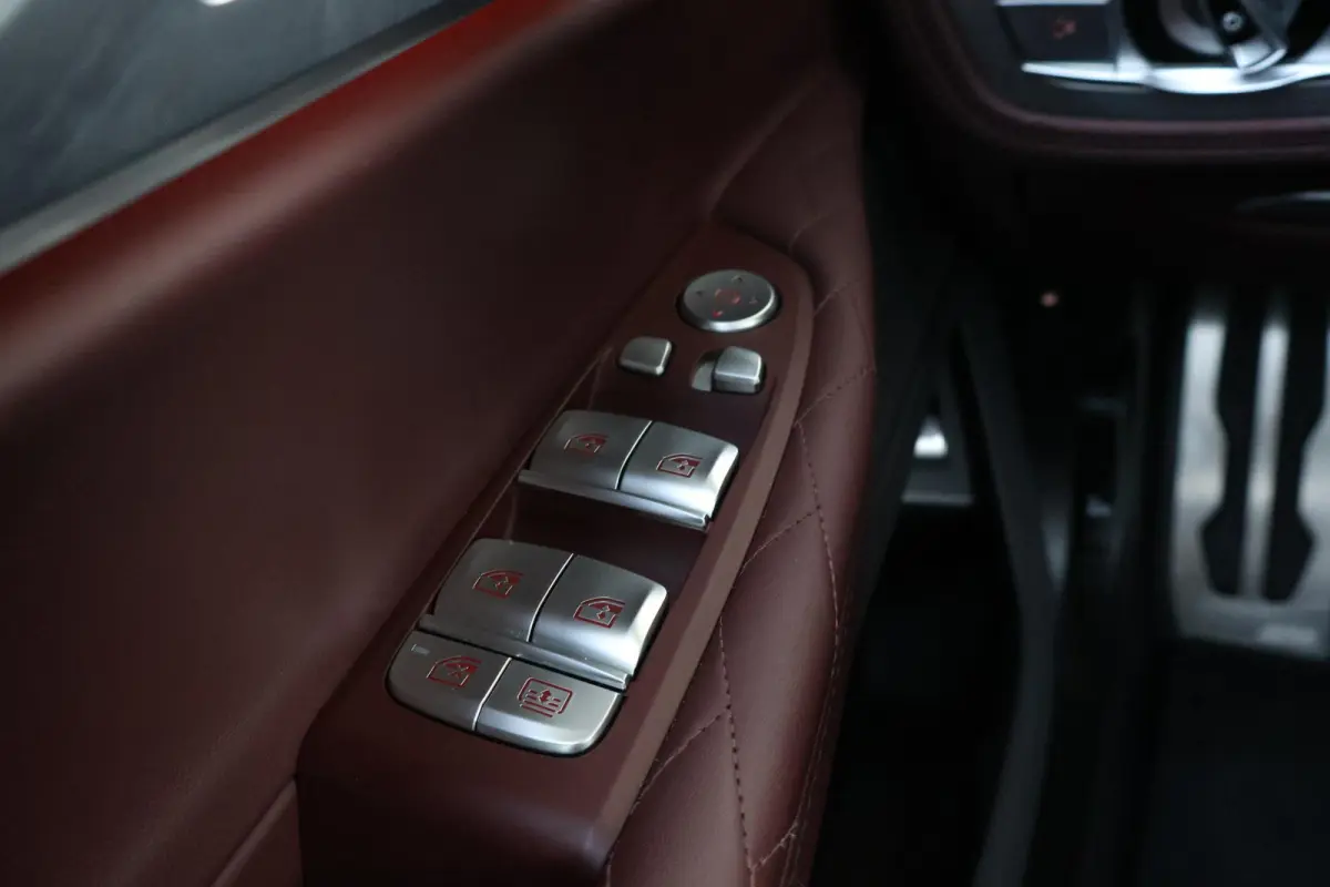 745e High Executive | SoH 92% | Schuif/Kantel Dak | Active Steering | Comforttoegang | Soft-Close | Driving Assistant Professional | Parking Assistant Plus | Harman Kardon | Head-Up |