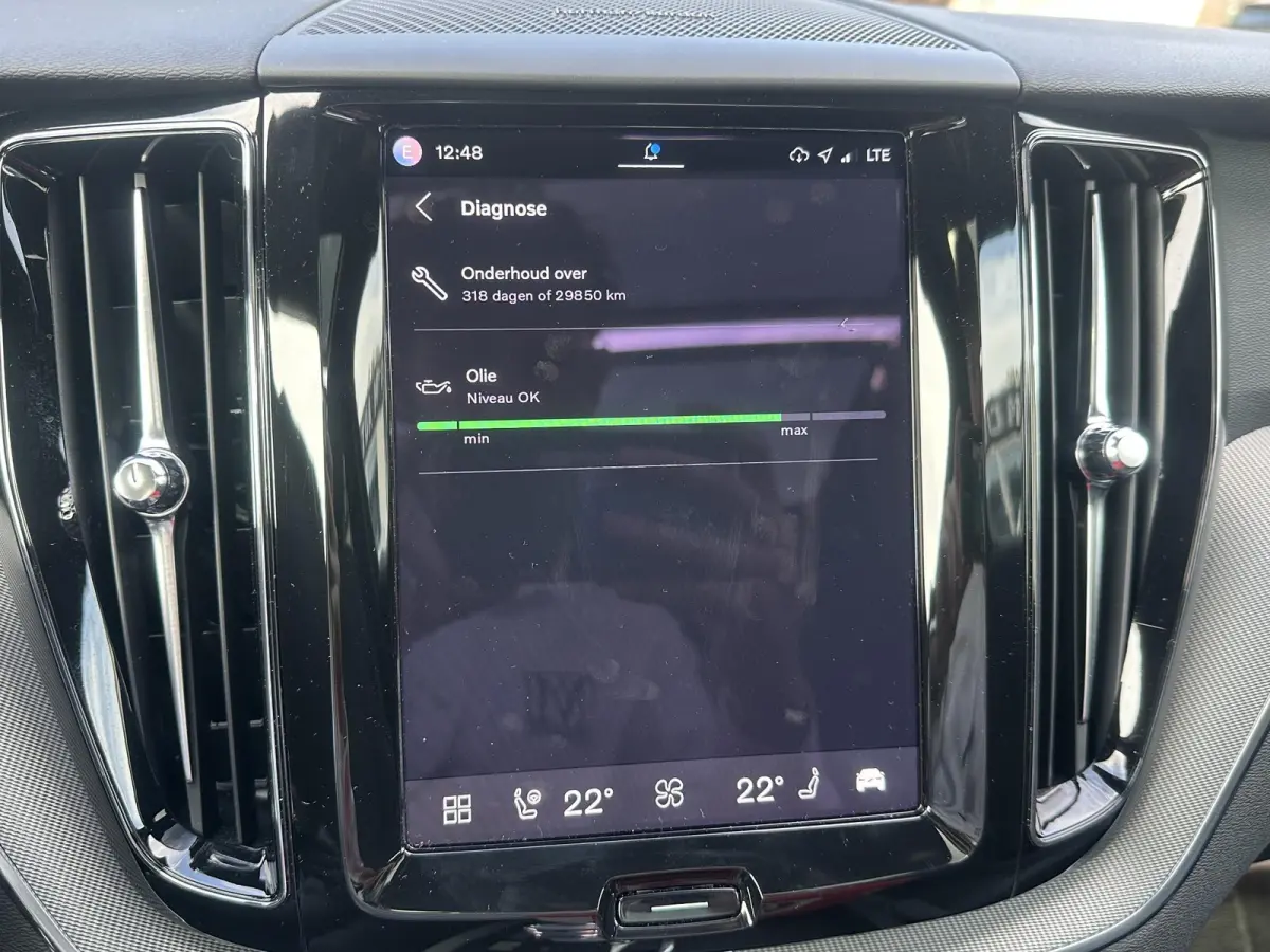 2.0 T6 Plug-in hybrid AWD Plus Black Edition SHOWROOM PRIJS VAN €51.900,- NU VOOR SLECHTS €49.877,- | LUCHTVERING | ELEK. TREKHAAK | STOEL + STOELVERWARMING | ACHTERBANK VERWAMRD | HARMA