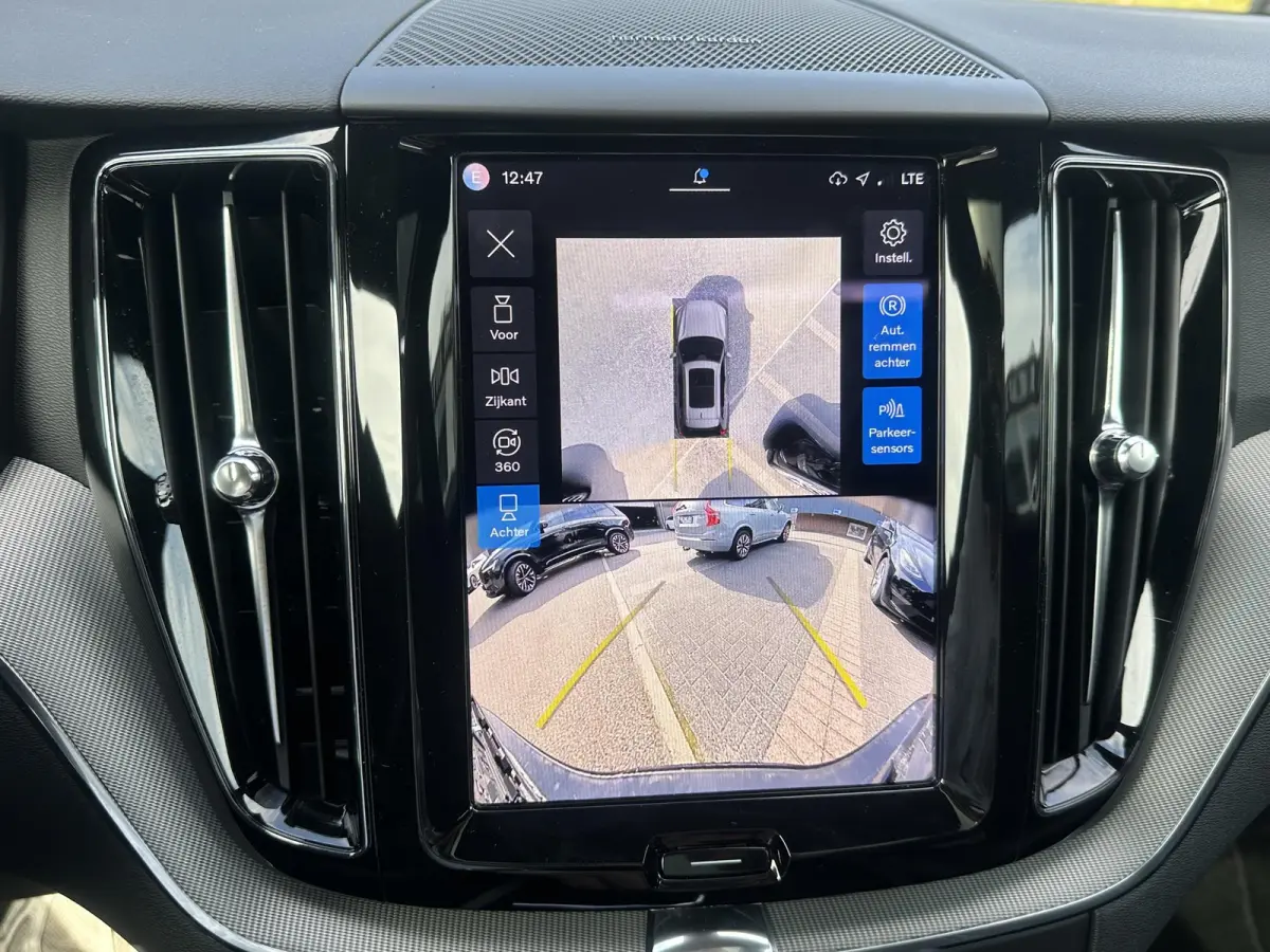 2.0 T6 Plug-in hybrid AWD Plus Black Edition LUCHTVERING | ELEK. TREKHAAK | STOEL + STOELVERWARMING | ACHTERBANK VERWARMD | HARMAN KARDON | RIJKLAAR | FABRIEKS GARANTIE T/M 7-2027 | PANO |
