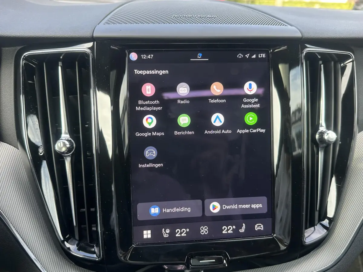 2.0 T6 Plug-in hybrid AWD Plus Black Edition SHOWROOM PRIJS VAN €51.900,- NU VOOR SLECHTS €49.877,- | LUCHTVERING | ELEK. TREKHAAK | STOEL + STOELVERWARMING | ACHTERBANK VERWAMRD | HARMA