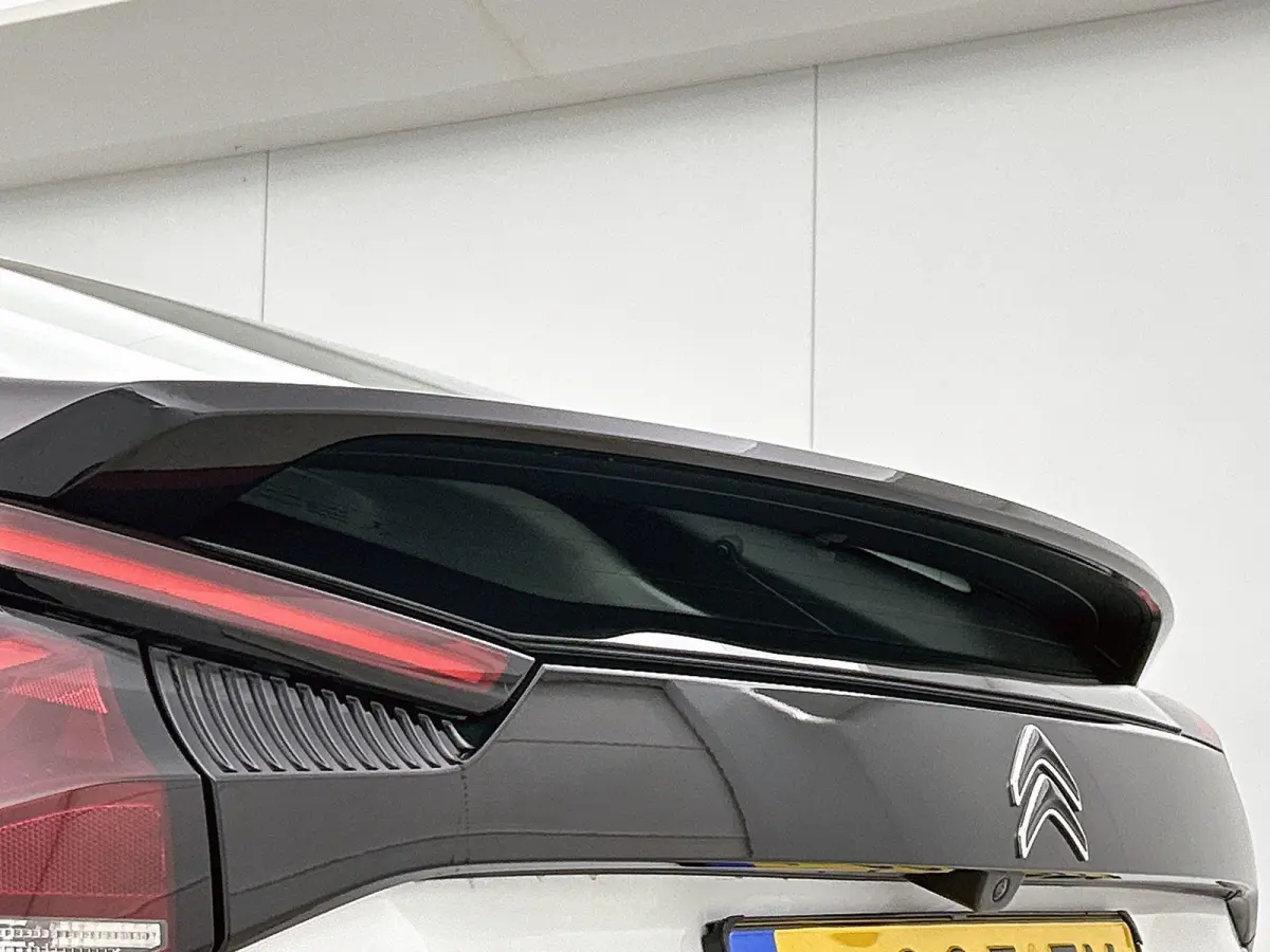 1.2 130pk Feel Edition Automaat | Navigatie | Head-Up Display | Climate Control | Cruise Control | Camera | 17"LMV | LED | Apple Carplay/Android Auto |