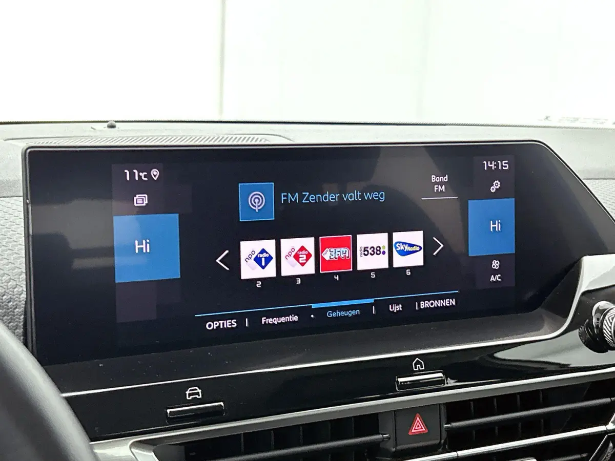 1.2 130pk Feel Edition Automaat | Navigatie | Head-Up Display | Climate Control | Cruise Control | Camera | 17"LMV | LED | Apple Carplay/Android Auto |