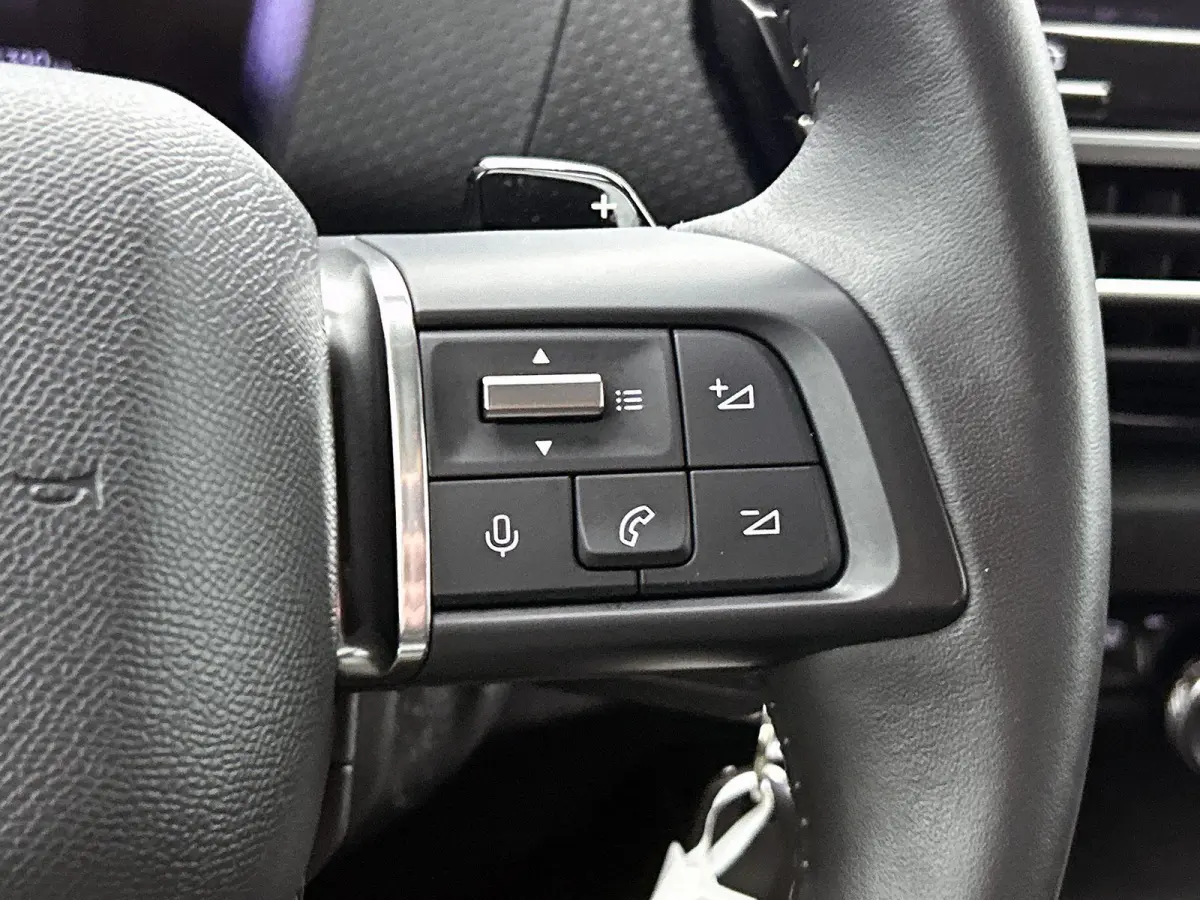 1.2 130pk Feel Edition Automaat | Navigatie | Head-Up Display | Climate Control | Cruise Control | Camera | 17"LMV | LED | Apple Carplay/Android Auto |