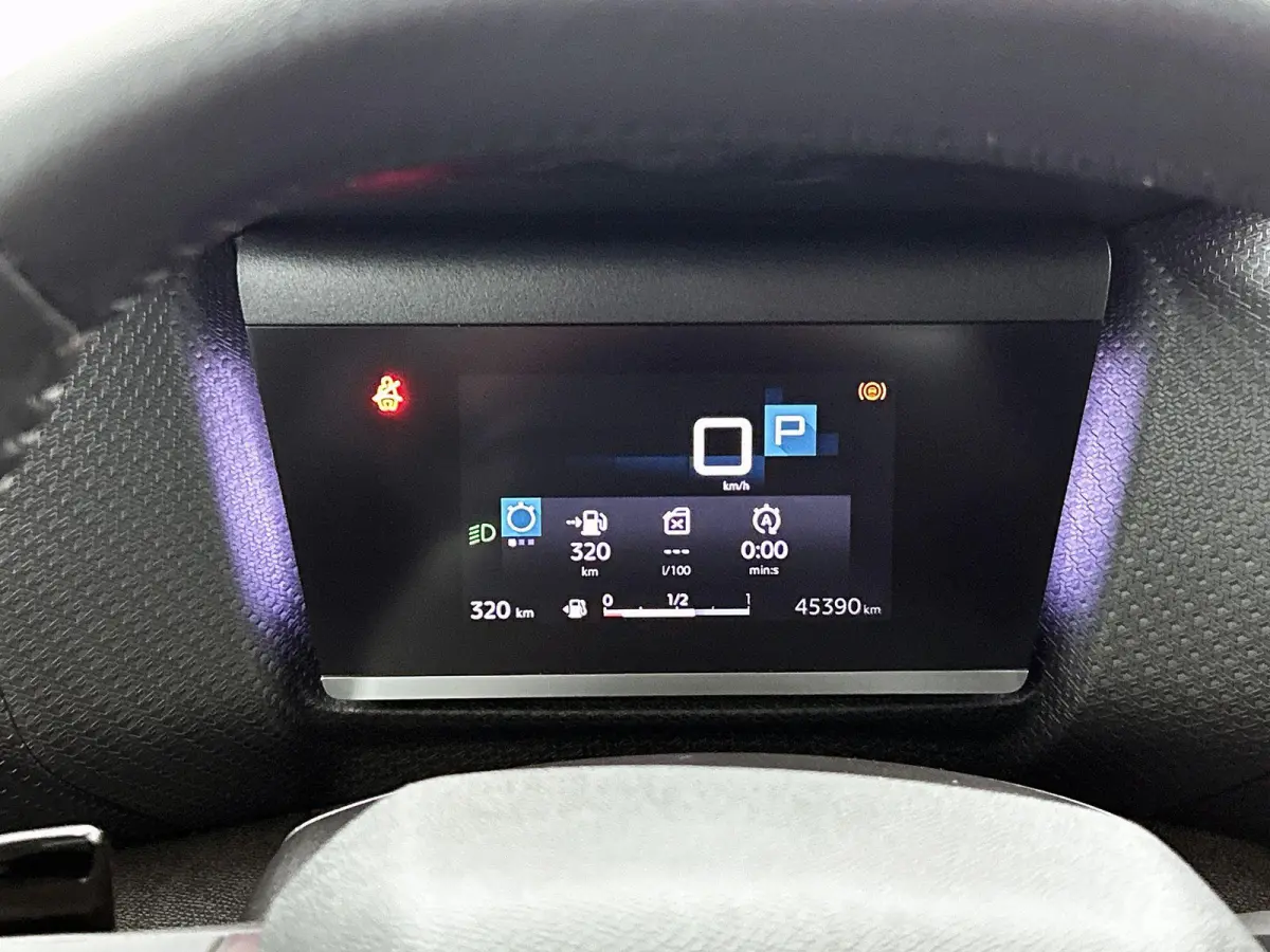 1.2 130pk Feel Edition Automaat | Navigatie | Head-Up Display | Climate Control | Cruise Control | Camera | 17"LMV | LED | Apple Carplay/Android Auto |