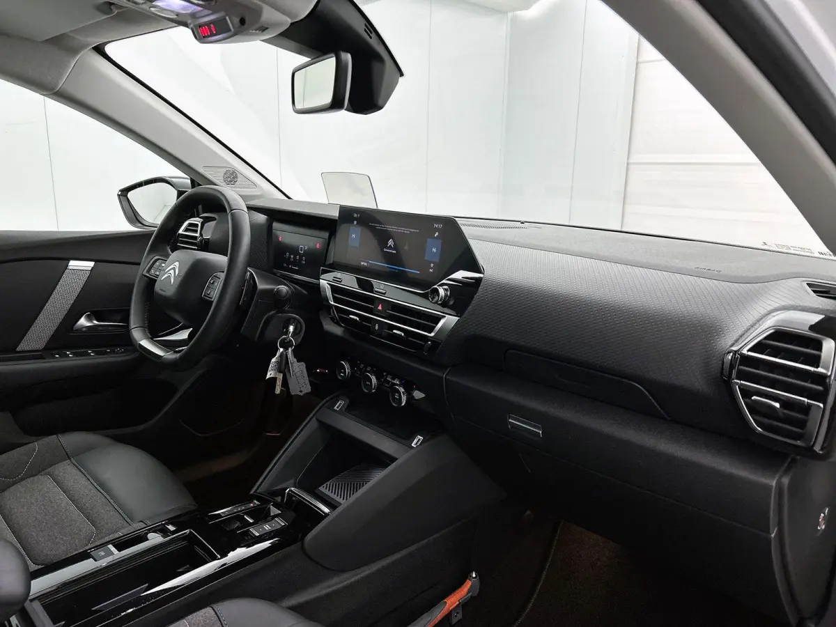 1.2 130pk Feel Edition Automaat | Navigatie | Head-Up Display | Climate Control | Cruise Control | Camera | 17"LMV | LED | Apple Carplay/Android Auto |