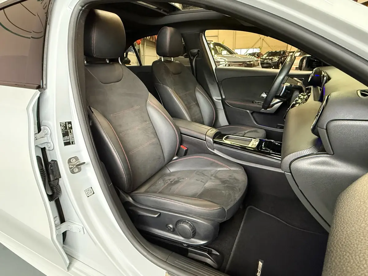 180 AMG Black Line, Automaat, Panoramadak, Navi, Camera