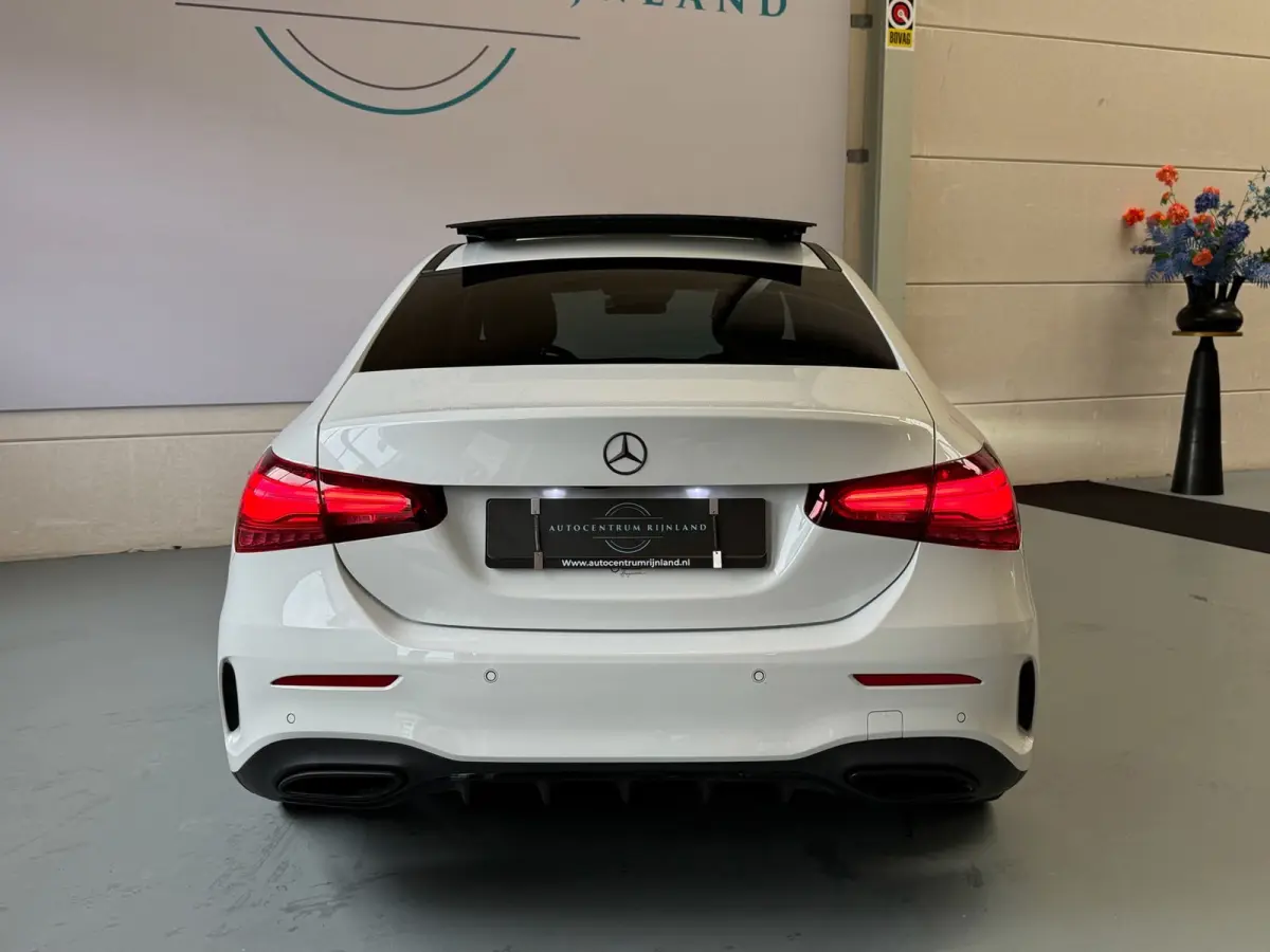 180 AMG Black Line, Automaat, Panoramadak, Navi, Camera