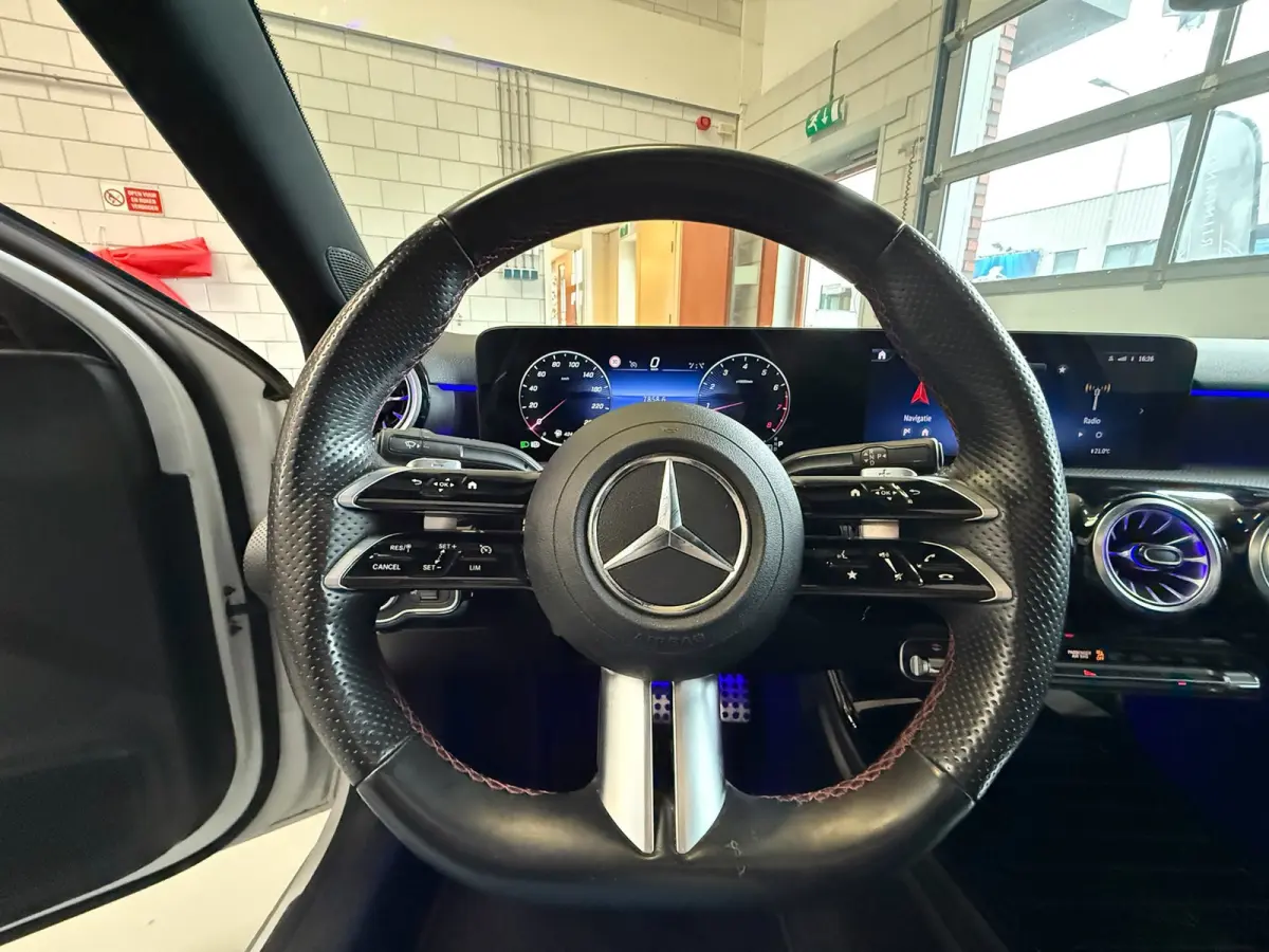 180 AMG Black Line, Automaat, Panoramadak, Navi, Camera