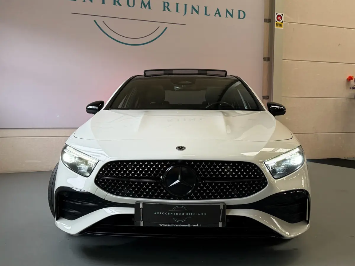 180 AMG Black Line, Automaat, Panoramadak, Navi, Camera