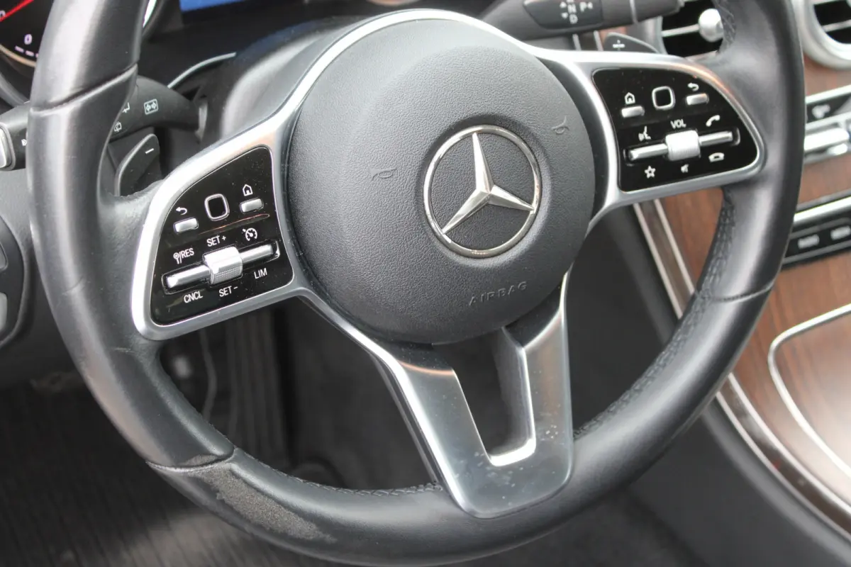300e AMG Line NIGHT PAKKET KEY-LESS GO DAB CARPLAY