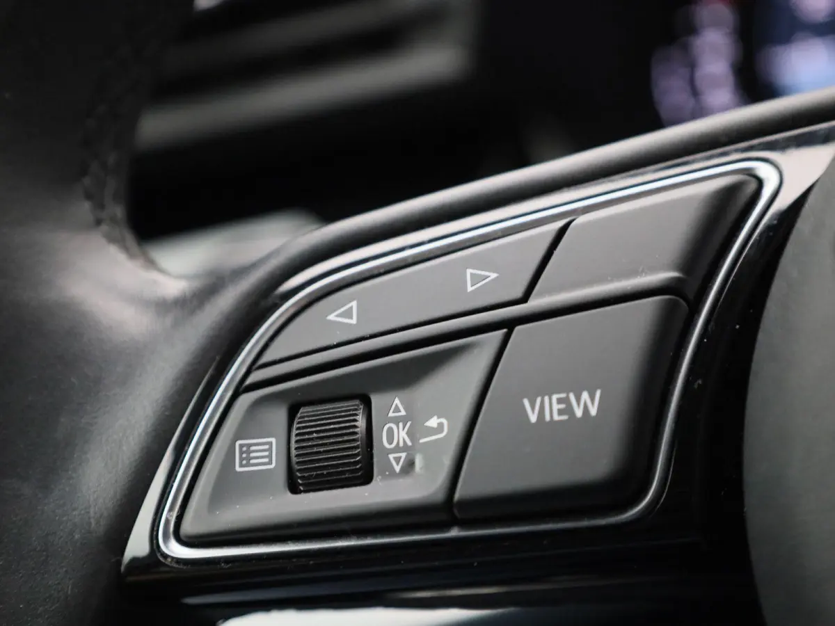 30 TFSI Business edition | Apple Carplay / Android Auto | Virtual Cockpit | Lichtmetalen Velgen |