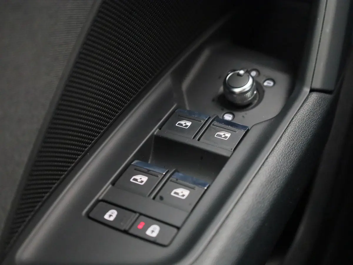 30 TFSI Business edition | Apple Carplay / Android Auto | Virtual Cockpit | Lichtmetalen Velgen |