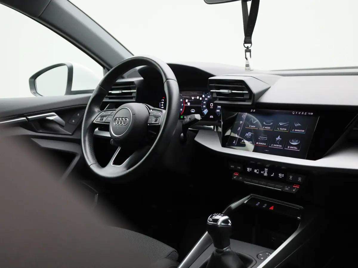 30 TFSI Business edition | Apple Carplay / Android Auto | Virtual Cockpit | Lichtmetalen Velgen |
