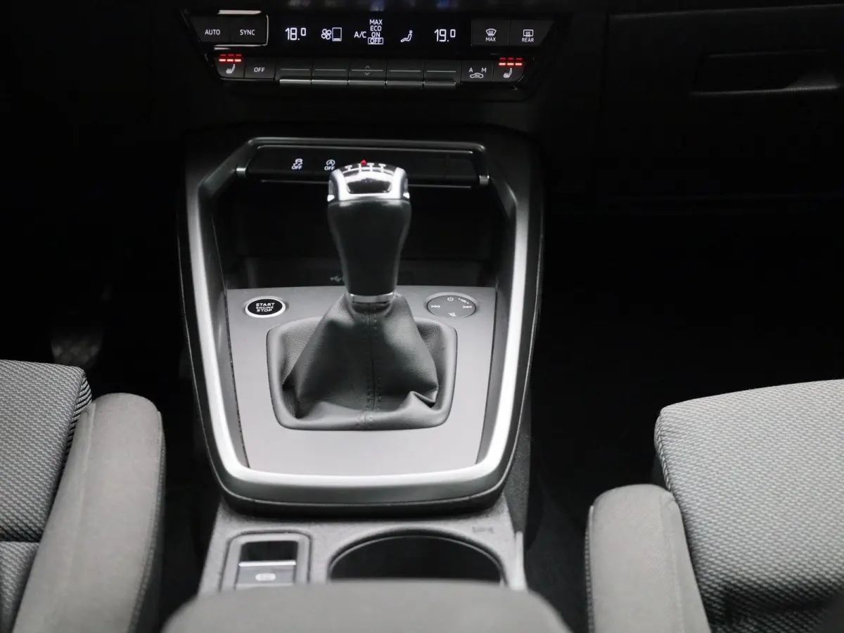 30 TFSI Business edition | Apple Carplay / Android Auto | Virtual Cockpit | Lichtmetalen Velgen |