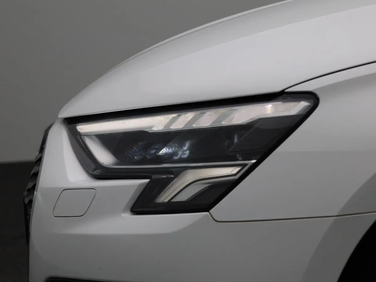 30 TFSI Business edition | Apple Carplay / Android Auto | Virtual Cockpit | Lichtmetalen Velgen |