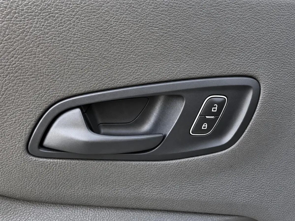 350 2.0 TDCI L3H2 Trend 170PK Automaat PDC VA+Camera Carplay Navi BLIS Cruise Control Airco Voorruitverwarming