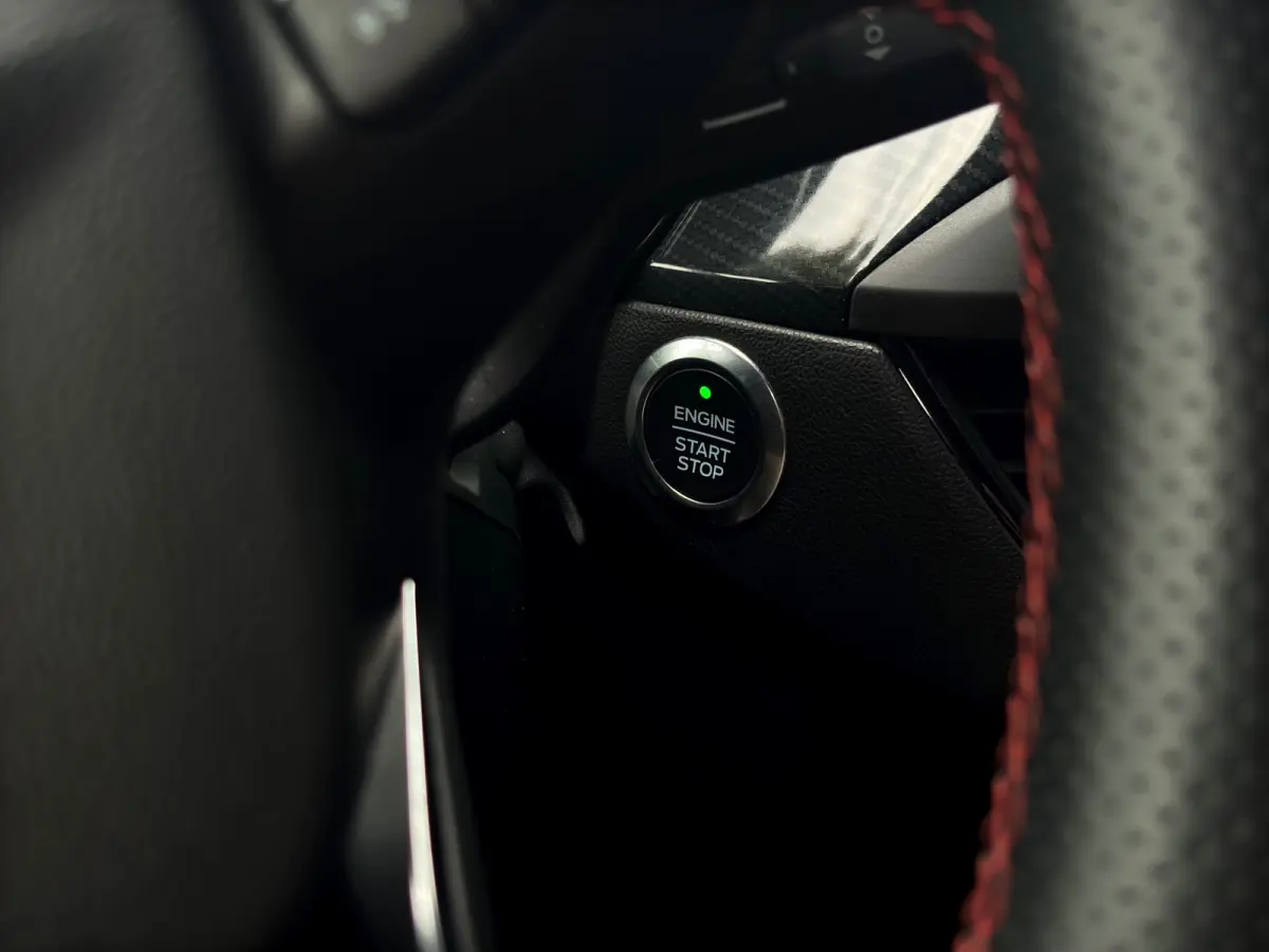 1.0 Hybrid ST Line | Trekhaak | Stoelverwarming | Camera | Apple Carplay | Cruise Control