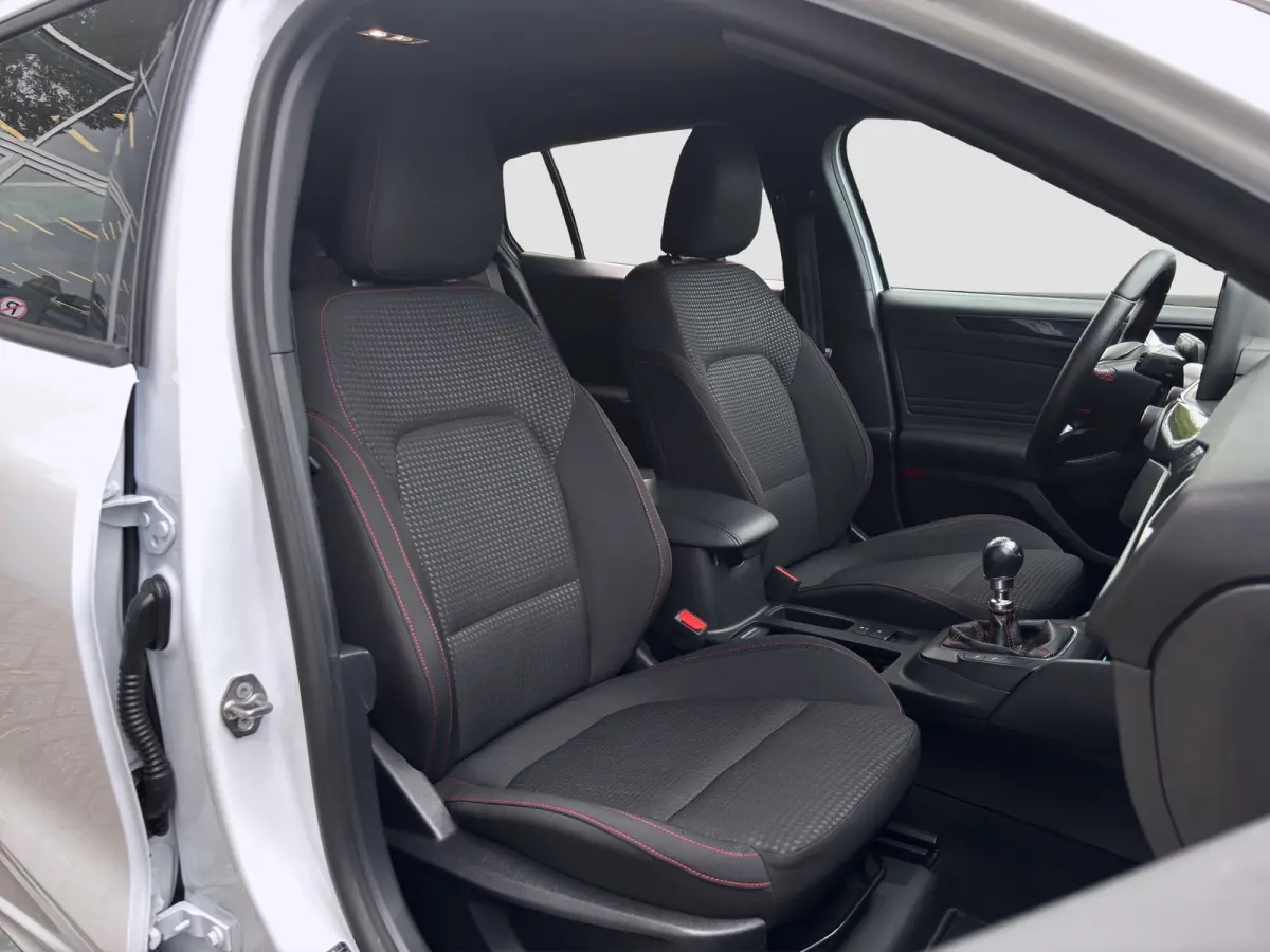 1.0 Hybrid ST Line | Trekhaak | Stoelverwarming | Camera | Apple Carplay | Cruise Control