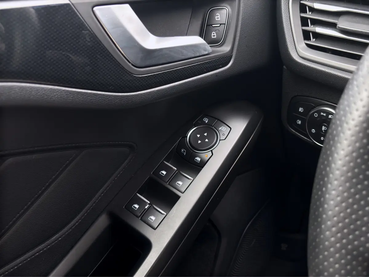 1.0 Hybrid ST Line | Trekhaak | Stoelverwarming | Camera | Apple Carplay | Cruise Control