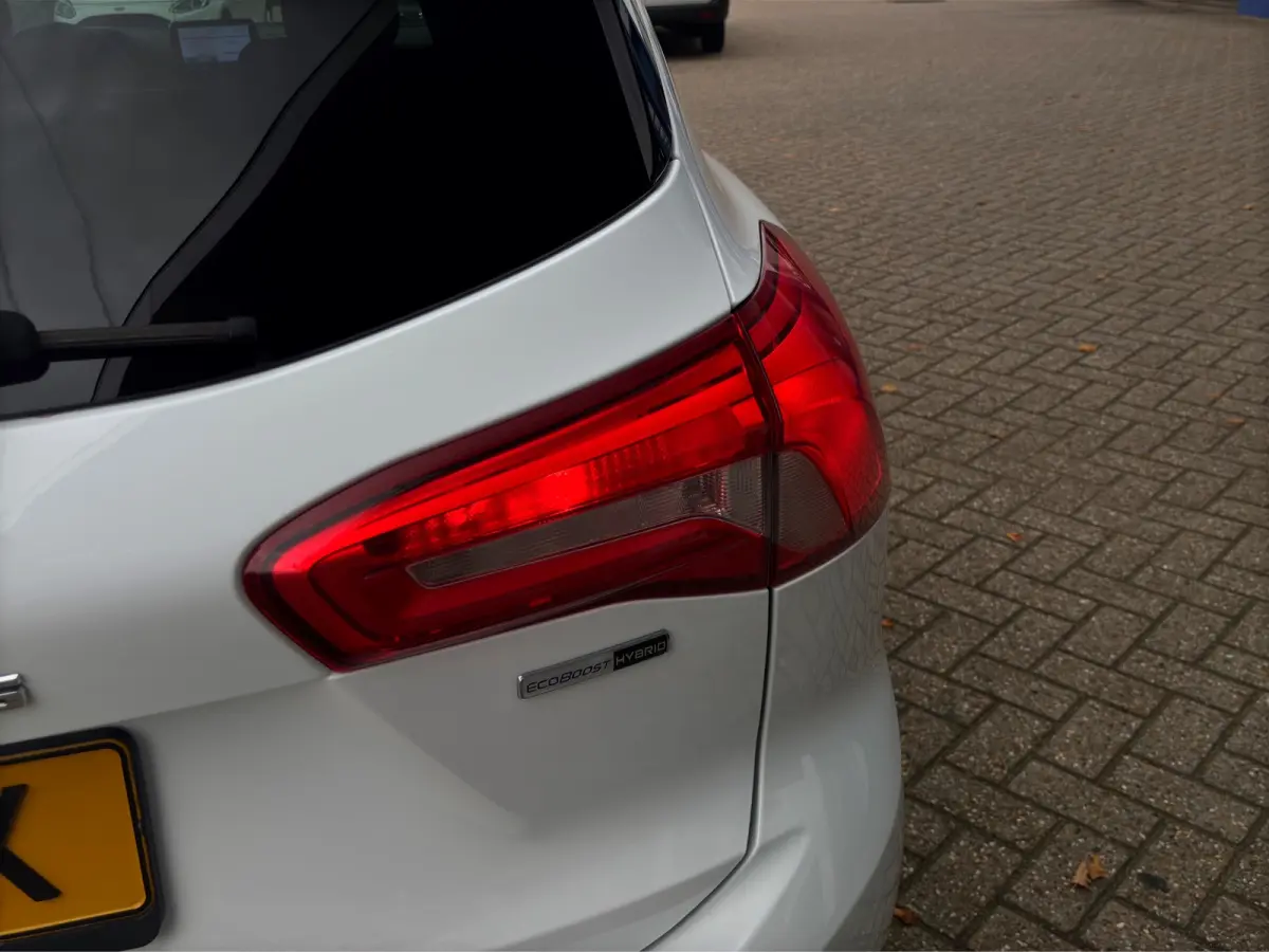 1.0 Hybrid ST Line | Trekhaak | Stoelverwarming | Camera | Apple Carplay | Cruise Control