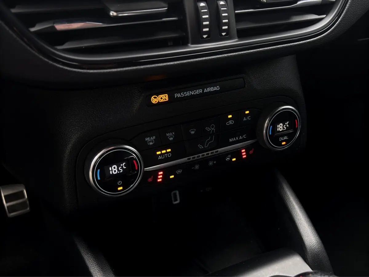 1.0 Hybrid ST Line | Trekhaak | Stoelverwarming | Camera | Apple Carplay | Cruise Control