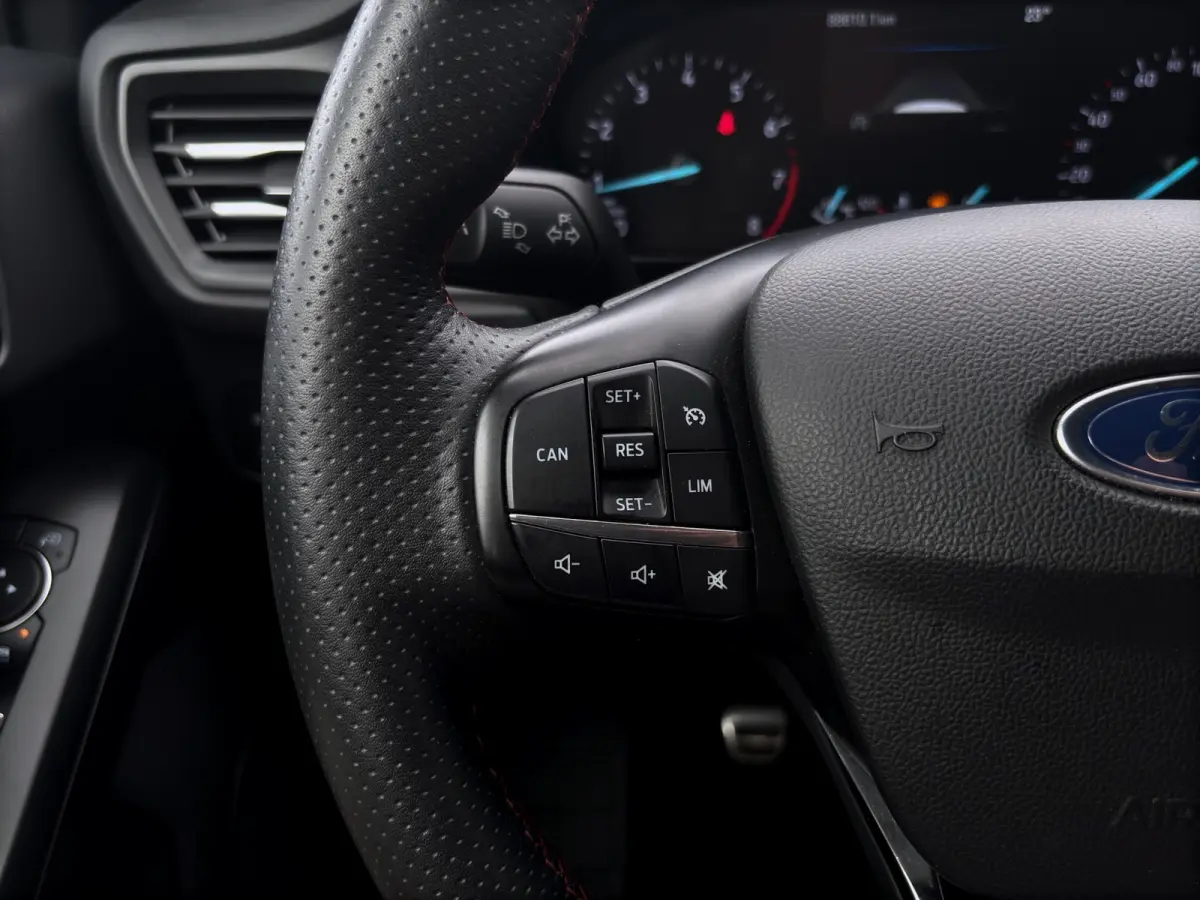 1.0 Hybrid ST Line | Trekhaak | Stoelverwarming | Camera | Apple Carplay | Cruise Control