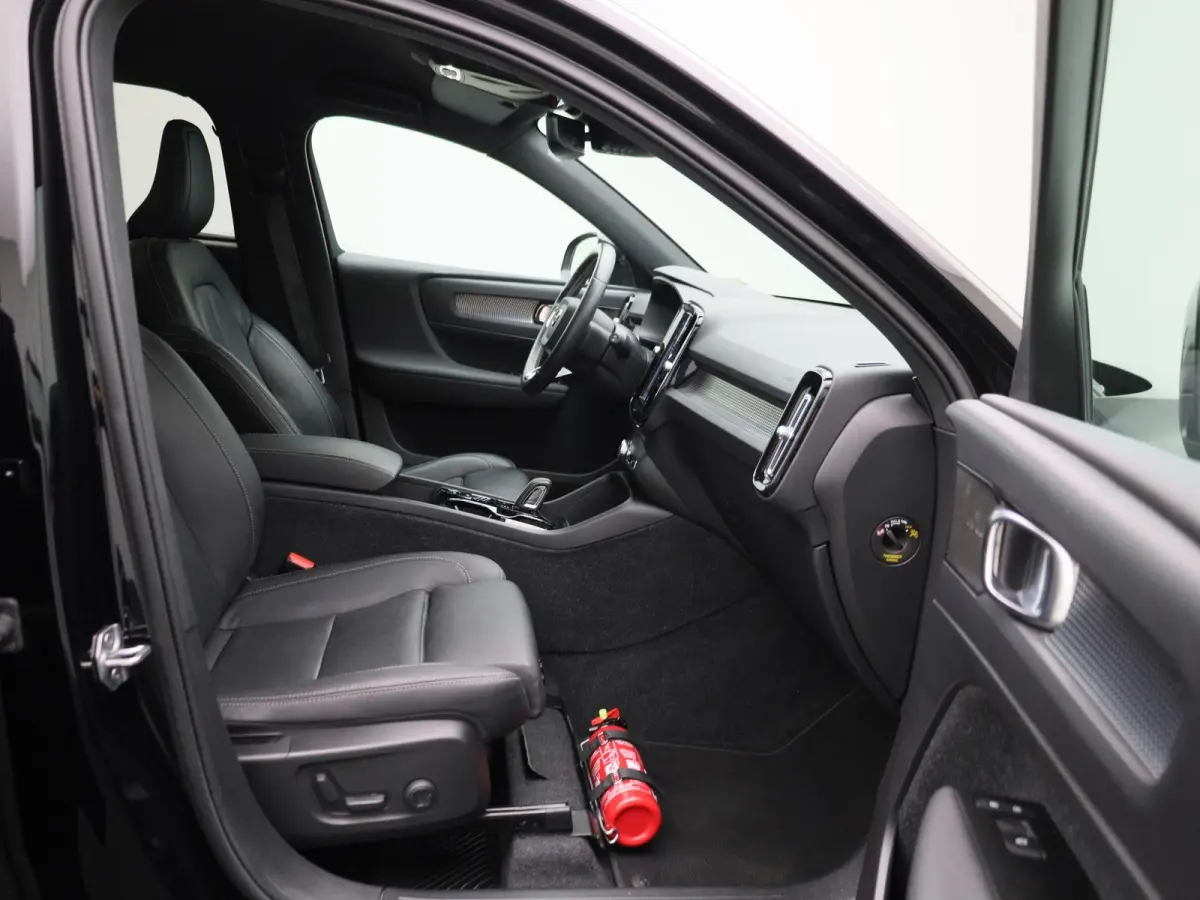 T4 Geartronic R-Design | WORDT VERWACHT | ACHTERUITRIJCAMERA | HARMAN KARDON | STOELVERWARMING | STUURWIELVERWARMING | LEDER | MEMORY | CLIMATE CONTROL | CRUISE CONTROL |
