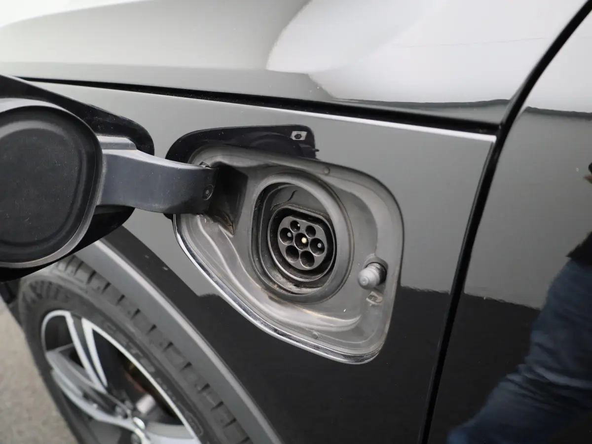 T4 Geartronic R-Design | WORDT VERWACHT | ACHTERUITRIJCAMERA | HARMAN KARDON | STOELVERWARMING | STUURWIELVERWARMING | LEDER | MEMORY | CLIMATE CONTROL | CRUISE CONTROL |