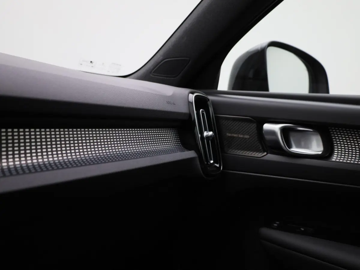 T4 Geartronic R-Design | WORDT VERWACHT | ACHTERUITRIJCAMERA | HARMAN KARDON | STOELVERWARMING | STUURWIELVERWARMING | LEDER | MEMORY | CLIMATE CONTROL | CRUISE CONTROL |